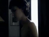 Margo Stilley dans sa première scène de nue Margo Stilley dans sa première scène de nue