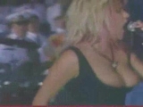 oops de Samantha Fox en plein concert !!!