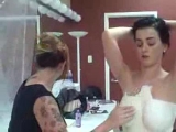 Katy Perry se fait plà¢trer les seins !!! Katy Perry se fait plà¢trer les seins !!!