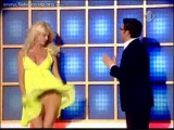 Victoria Silvstedt Upskirt sexy dans la roue de la fortune !!!