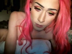 Une shemale sexy aux cheveux rouges Une shemale sexy aux cheveux rouges