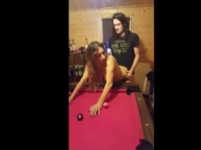Bonne bourre sur la table de billard