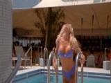 Victoria Silvstedt en bikini sexy au bord de la piscine !!!