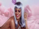 Katy Perry nue dans son clip California Gurls