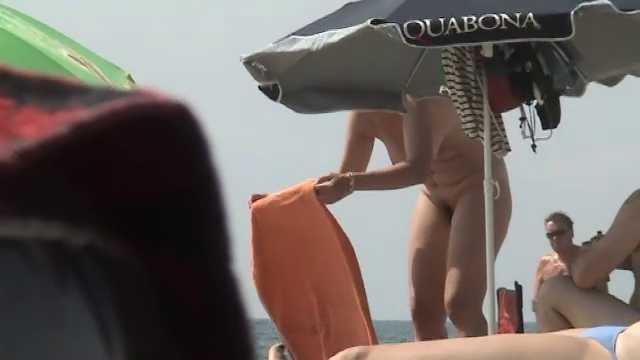 Pilladas desnudas en playa española