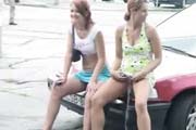 Exhibicionistas meadas pilladas chicas meando en la calle