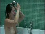 Emilie Dequenne TOPLESS dans sa baignoire !!!