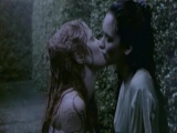 Winona Ryder tenue transparente et scène lesbienne hot !!!