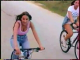Vanessa Demouy vélo et décolleté de fou !!!