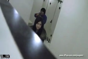 peeping chinese girls go to toilet