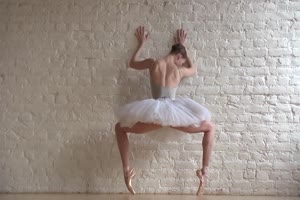Une danseuse de ballet nue