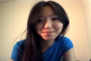 asiatique chaude se masturbe l'abricot en webcam