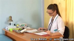 Natalia, une gynecologue de 26 ans avec son gode ceinture