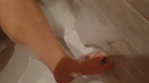 scene lesbienne en cunnilingus sous la douche avec victoria summers