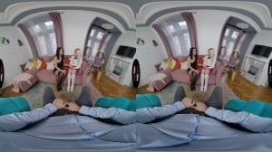 un petit porno filmé en vr avec une blonde et une brune