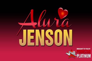 cette blonde prisonnière suspendue à des cordes