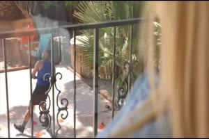 un livreur noir pour madame