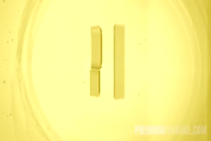 femme blonde qui apprécie beaucoup le sperme