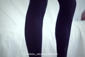 la blonde leolulu en jartelle et plug anal se fait sodo