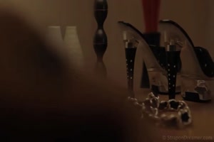 domina blonde va fister un chauve puis le sodomiser et enfin prendre son sperme dans la bouche