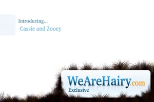 cassie et zoe font pipi