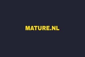la maitresse hollandaise enferme sa soumise dans une cage