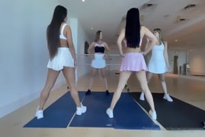 ces lesbiennes font de la gym sans culotte ces lesbiennes font de la gym sans culotte