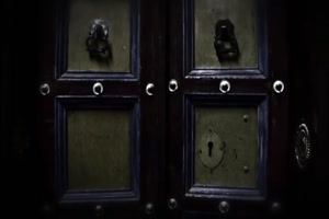 femdom : footjob et un facesitting pour ce fétichiste des pieds