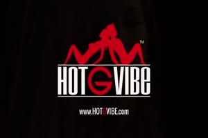cette brune se maquille avant de tester son vibro HotGvibe cette brune se maquille avant de tester son vibro HotGvibe