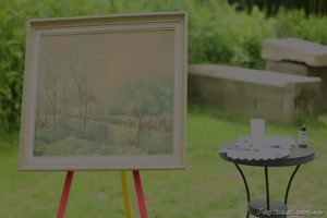un artiste peintre baise ses fans