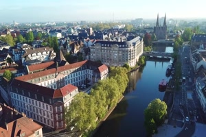 oletsha propose un massage integral déguisée en diablesse en cuire oletsha propose un massage integral déguisée en diablesse en cuire