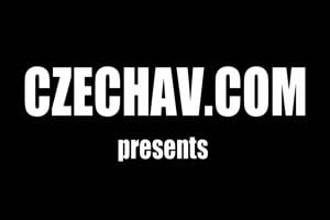 voyeur filme une tcheque dans une cabine