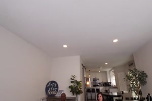 deux brunes en trio interracial