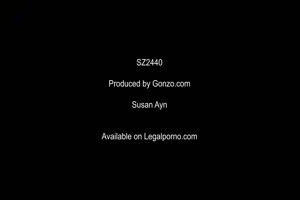 mega gode dans l'anus et pipi pour susan ayn mega gode dans l'anus et pipi pour susan ayn