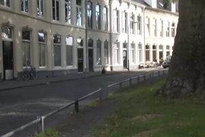 jeune maman avec sa poucette se fait aborder dans la rue