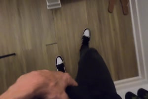 une brune nue tatouée baisée par johnny sins