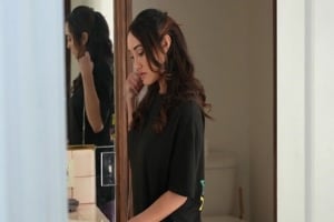 chloe amour en soubrette sexy pour séduire son patron