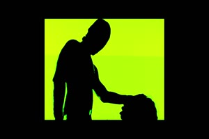 kacie castle suce la grosse queue d'un black cagoulé kacie castle suce la grosse queue d'un black cagoulé