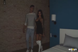 la bombe brune susy gala chaude quand elle baise