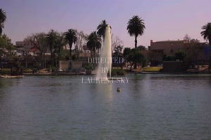 Elle Lee branle divinement bien