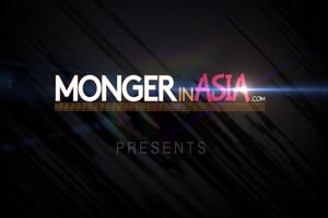 plan à trois avec 2 asiatiques en uniforme de soubrette