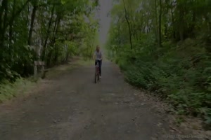 pipi entre lesbienne sous le soleil