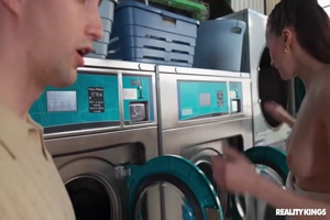 stacy cruz et jimmy bud au lavomatic