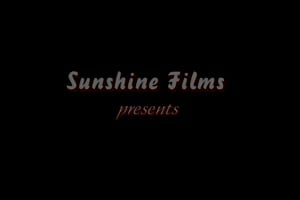 Midget Gang Bang : la naine se paie 4 mecs en meme temps