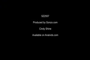 cindy shine veut se faire détruire l'anus et pisser dessus