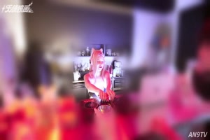 cosplay dj tiffany suce dans les wc