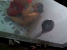 Une thai filmée sous sa douche