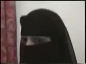 Belle musulmane voilée avec la chatte lisse se fait baiser Belle musulmane voilée avec la chatte lisse se fait baiser